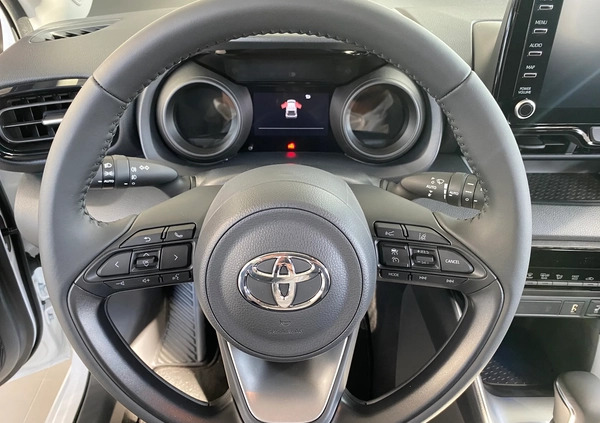 Toyota Yaris cena 97500 przebieg: 5, rok produkcji 2023 z Łuków małe 232